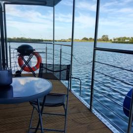 Hausboot - Nordsonne 11, hotelli kohteessa Wangerland
