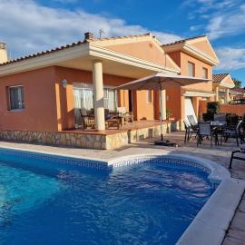 Riumar "Estrella", 300m to beach, private pool, On-Site-Service, dog beach, hotel u gradu 'Riumar'