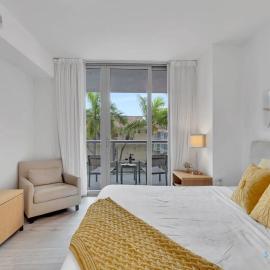 Pool Apartment with Balcony Near Beach