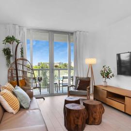 Tropical Apartment - Balcony - Resort with Pool and Gym