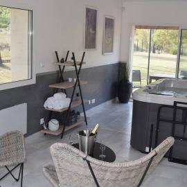 Villa Gard'iguette avec SPA entre vignes &garrigue, hotel em Carnas