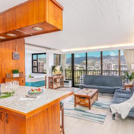 22FL Waikiki condo with pool & free parking