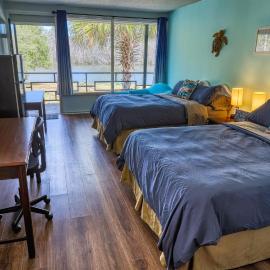 Bells Marina & Fishing Resort - Santee Lake Marion by I95 - Family Adventure, Pets on Request!, hotel in Eutawville
