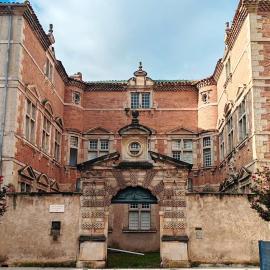 Appartement Bulle d'antan en cœur de ville - Monument classé historique - Grand Jaccuzi, hotel di Castres