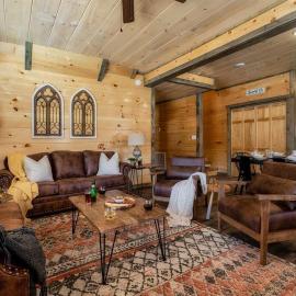 Dog Friendly New Cabin w/ Hot Tub, Game Room & 4-m