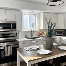 New and Cozy Cottage Minutes to Blue Mountain、Meafordのホテル