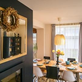 Entire House - Garden, BBQ, Fireplace, 8 Guests , 10 min Beach, Parking