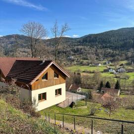 Les 2 Sapins - 10 personnes - Lits faits, Serviettes et ménage inclus، فندق في Rochesson