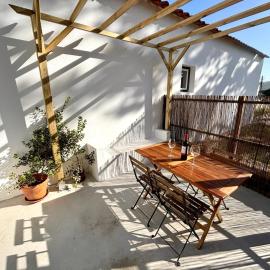 Pine & Apple Sintra Beach House, hotel en Colares