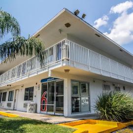 Motel 6-Jacksonville, FL - Orange Park، فندق في أورانج بارك
