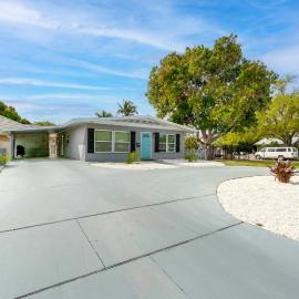 Bright Venice Getaway < 1 Mi to Historic Dtwn