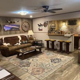 StockYards! Walk 3 Blocks-Ranch House sleeps 8, hotel in Fort Worth