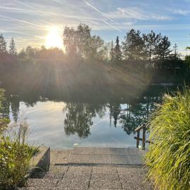 Das Haus am See - der idyllische Privatsee nahe Wien、トゥルンのホテル