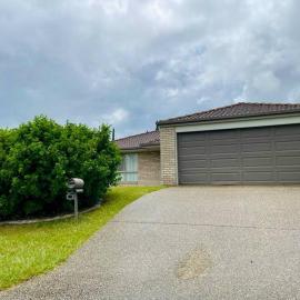 4 bedroom house south Brisbane: Browns Plains şehrinde bir otel