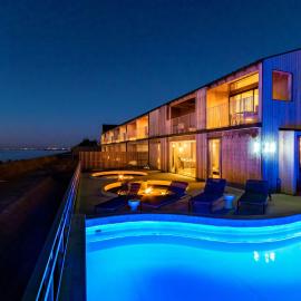 KAMOME SLOW HOTEL، فندق في Awaji