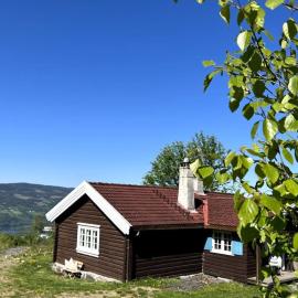 Koselig hytte 10 minutter fra Lillehammer sentrum, hotel a Lillehammer