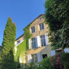 LE CLOS DE LA CATHEDRALE، فندق في بازاس