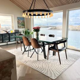 Villa Bluebird-Exclusive 5 bedroom 3 bathroom, hotel in Henningsvær