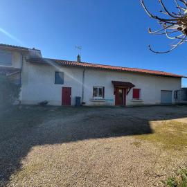 Chez Paul – hotel w mieście Saint-Jean-de-Thurigneux