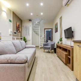 Authentic & Spacious 3BR home with Private Terrace by 360 Estates, hotell sihtkohas Rabat