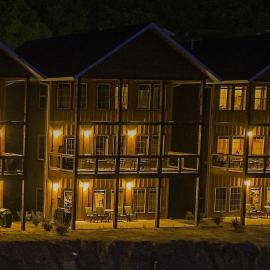 Keweenaw Waters Resort、ホートンのホテル