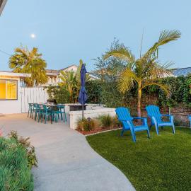 Pet Friendly Beach Bungalow, Close to Beach, hotel in Carlsbad