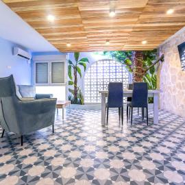 Apartamentos Nirvana y Averno, hotel di Águilas