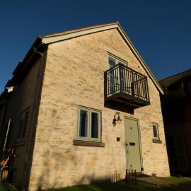 Pet friendly Cotswold Cottage with hot tub and swimming pools
