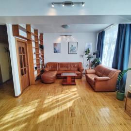 Spacious apartment near old town