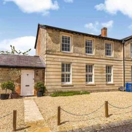Large historic family home nr Longleat and Bath: Warminster şehrinde bir otel