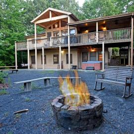 6BR/5BA Retreat • Hot Tub • Game Room • Treehouse, khách sạn ở Blue Ridge