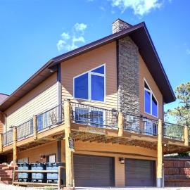 Rocky Ridge Lodge、Leadのホテル