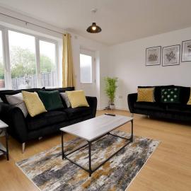 Highley's Nest - Fully Furnished Gem, Free Private Parking, Sky TV & Netflix