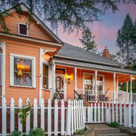 The Golden Parlor- Historic Victorian, Hot Tub, Hotel in Grass Valley