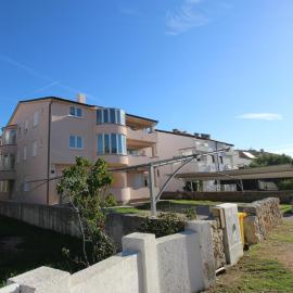 Apartments with parking space Baska, Krk - 22681, hotel en Baška