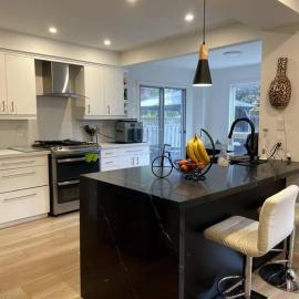 Modern, Spacious & Great Location Home, khách sạn ở Mississauga