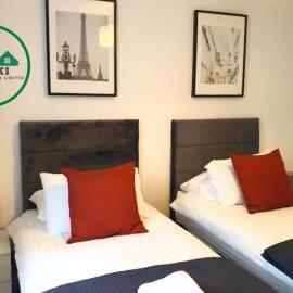 Aisiki Stays Apartments at Wembley, Ground Floor 2 Bedroom and 1 Bathroom Flat, King or Twin beds and Double bed with FREE Wi-Fi and PARKING