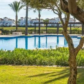 Golf Resort - Apartment - Sleeps4 - Pool - Parking, hotel in Roldán