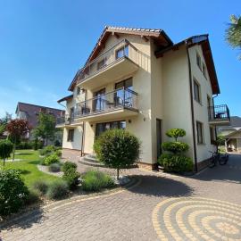 Willa JANTAR, hotel in Dębki
