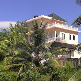 Bamboo House BnB, hotel u gradu Bondeni