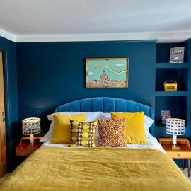 Stylish Retro Hotel Room above Pub, hotel in Shepton Mallet