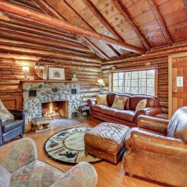 Michigan Log Cabin w/ Pere Marquette River Views, hotel in Branch Township