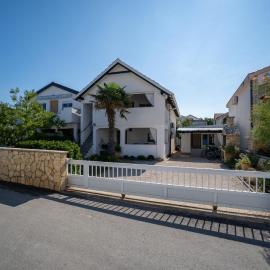 Apartments with parking space Vir - 22626