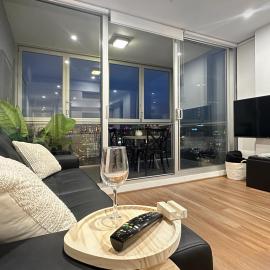 Penthouse View Apartment Luxury CBD Penthouse with Balcony