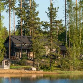 Beautiful lakeside Villa Vetojärvi, Hotel in Pennala