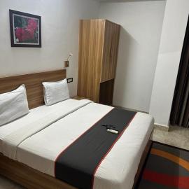 Gulnaar Inn Near US Counsulate Sankar nethralaya Apollo Hospital، فندق في تشيناي