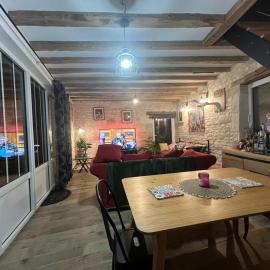 Moonlight cottage with spa saumur, hotel in Courchamps