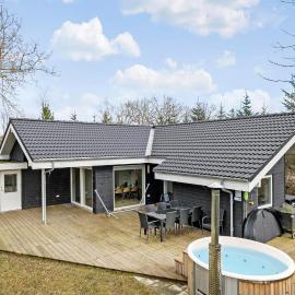 Lovely Home In Hadsund With Kitchen