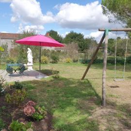 Gîte de la BOËRE - piscine, Hotel in Beaulieu-sous-la-Roche