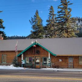Chinook Cabins & RV Park، فندق في ساوث فورك